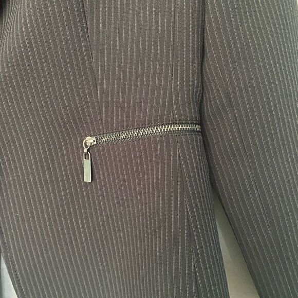 Tahari SZ 4P black pinstriped blazer / suit jacket - Picture 3 of 8
